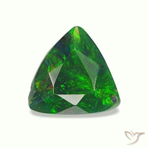 0.42克拉天然多色黑欧泊，三角形，6.7×6.1毫米，不透明