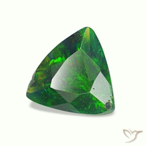 0.42克拉天然多色黑欧泊，三角形，6.7×6.1毫米，不透明
