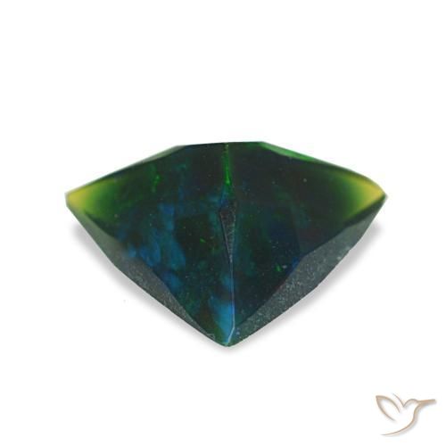 0.61克拉天然多色黑欧泊，三角形，8.2×7.1毫米，不透明