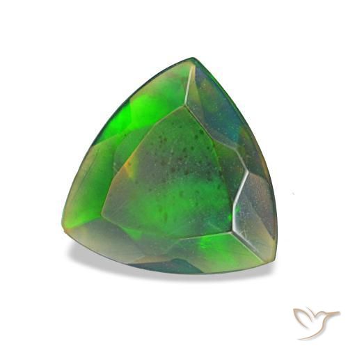 0.77克拉天然多色黑欧泊，三角形，8.3×8.2毫米，半透明