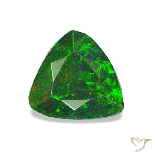 0.68克拉天然多色黑欧泊，三角形，6.9×6.9毫米，不透明