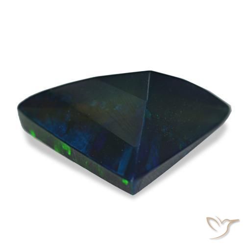 3.13克拉天然多色黑欧泊，三角形，13.8×13.8毫米，半透明