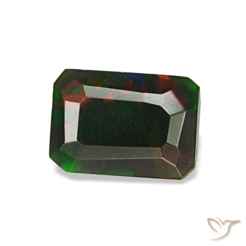 0.57克拉天然多色黑欧泊，祖母绿式切割，6.6×4.7毫米，不透明
