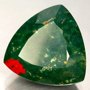 12.83克拉天然绿色血石，三角形，16.6×16.2毫米，不透明