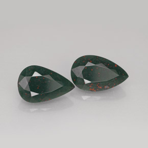 克拉天然鸡血石，梨形，不透明