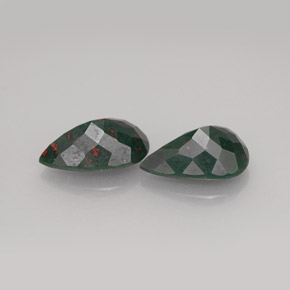 克拉天然鸡血石，梨形，不透明