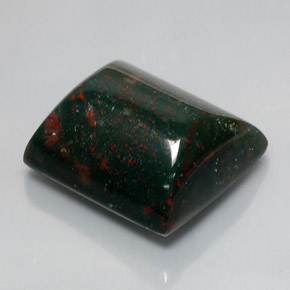 18.65克拉天然绿色血石，长方形切工，17.2×15.2毫米，不透明