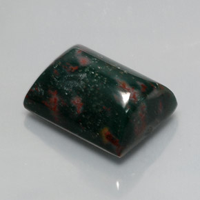 10.72克拉天然绿色血石，长方形切工，14.9×11.3毫米，不透明