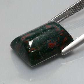 10.72克拉天然绿色血石，长方形切工，14.9×11.3毫米，不透明