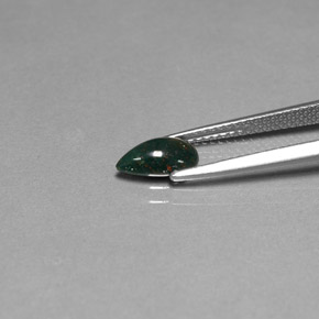 0.72克拉天然绿色血石，梨形，8.4×5.1毫米，不透明