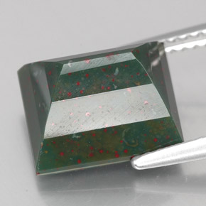 4.91克拉天然绿色血石，长方形切工，10.7×9.1毫米，不透明