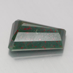 3.02克拉天然绿色血石，异形，11.6×8.2毫米，不透明