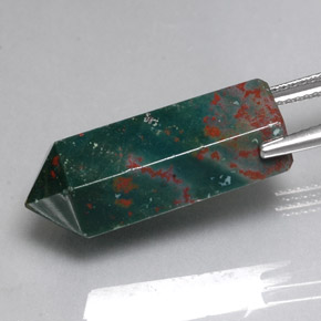 17.51克拉天然绿色血石，异形，23.6×9.9毫米，不透明
