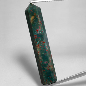 15.50克拉天然绿色血石，异形，36.8×7.2毫米，不透明
