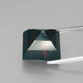 9.60克拉天然鸡血石，正方形，不透明