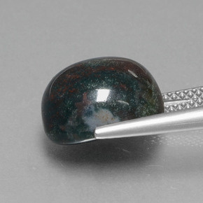 8.25克拉天然绿色血石，椭圆形切割，12.4×10.8毫米，不透明