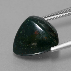 7.14克拉天然鸡血石，胖三角形，不透明