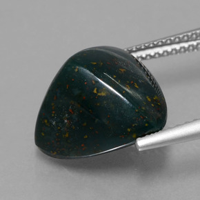 7.42克拉天然鸡血石，胖三角形，不透明