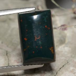 5.62克拉天然绿色血石，长方形切工，13.1×8.4毫米，不透明