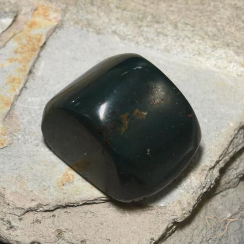 21.56克拉天然鸡血石，八边形，不透明