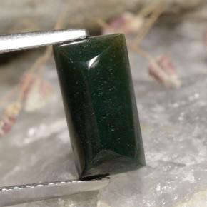 1.65克拉天然绿色血石，长方形切工，10.2×5.3毫米，不透明