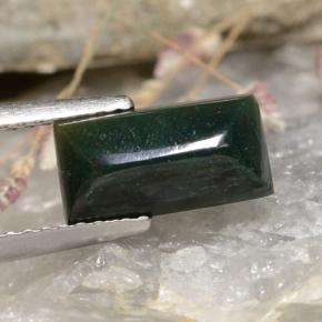 1.65克拉天然绿色血石，长方形切工，10.2×5.3毫米，不透明