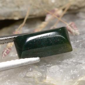 1.65克拉天然绿色血石，长方形切工，10.2×5.3毫米，不透明