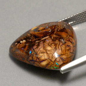 17.44克拉天然砾背蛋白石，胖三角形，不透明