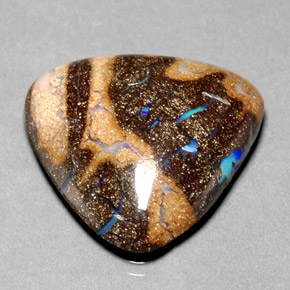 25.23克拉天然多色砾石欧泊，三角形，25.6×24.8毫米，不透明