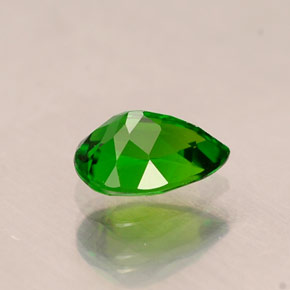 0.69克拉天然绿色铬透辉石，梨形，6.7×4.7毫米，VVS-VS