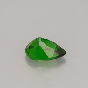 0.69克拉天然绿色铬透辉石，梨形，6.8×4.8毫米，VVS