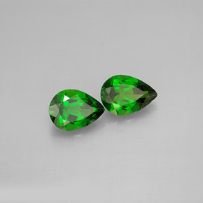 天然绿色铬透辉石，梨形，6.7×4.7毫米，VS
