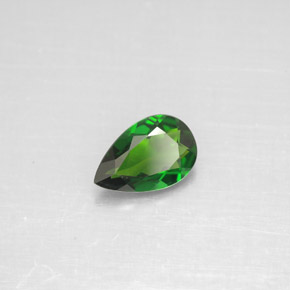 0.70克拉天然绿色铬透辉石，梨形，7.8×5.1毫米，VVS-VS