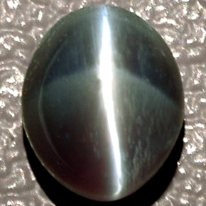 1.43克拉天然绿色Chrysoberyl Cat's Eye，椭圆形切割，6.5×5.3毫米，半透明
