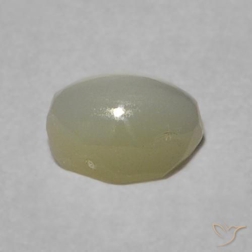 0.36克拉天然金绿玉猫眼，椭圆形，半透明