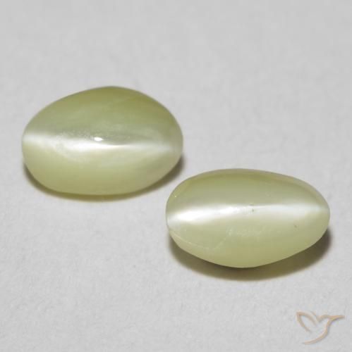 0.55ctw 天然 淡黄色 金绿玉猫眼, 椭圆形, 半透明