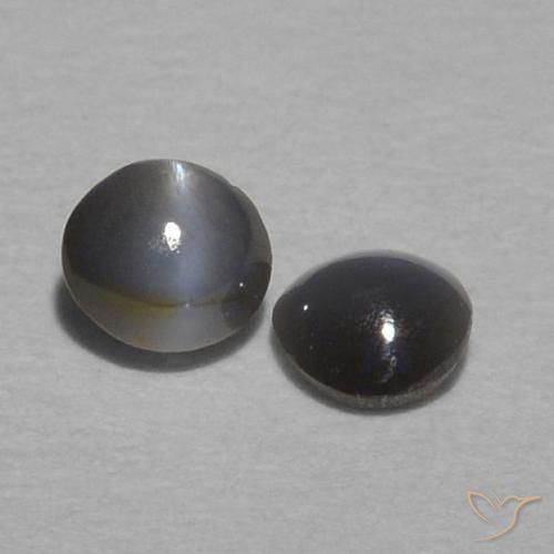 0.28克拉天然金绿玉猫眼，椭圆形，不透明