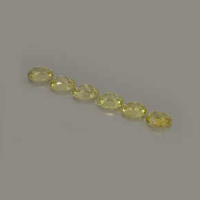 天然绿色金绿宝石，椭圆形切割，4.7×3.7毫米，VVS-VS