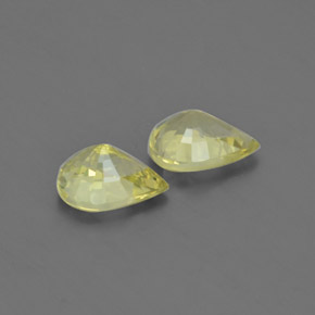天然绿色金绿宝石，梨形，7.5×5.5毫米，VVS