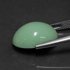 12.08克拉天然绿玉髓，椭圆形切割，不透明