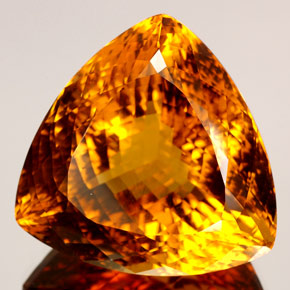 135.62克拉天然黄色黄水晶，三角形，34.9×34.5毫米，IF