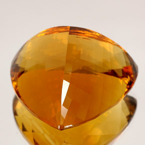 135.62克拉天然黄色黄水晶，三角形，34.9×34.5毫米，IF