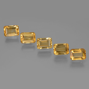 天然黄金色黄水晶，祖母绿式切割，7.1×5.1毫米，VVS-VS
