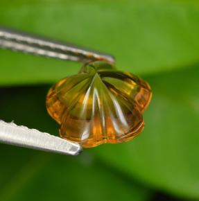 1.24克拉天然橙色黄水晶，花形切工，7.3×7.2毫米，透明