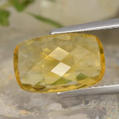 3.64克拉天然黄色黄水晶，垫形剪裁，12.9×8.1毫米，VVS