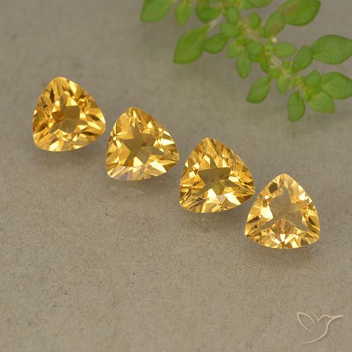 2.63ctw 天然 亮金 黄水晶, 胖三角形, VVS-VS