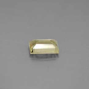 0.86克拉天然变色硬水铝石，长方形切工，6.8×4.5毫米，VS-SI