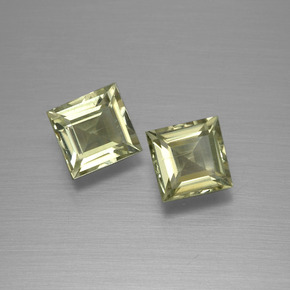 天然变色变色硬水铝石，方形，5.5×5.5毫米，VS