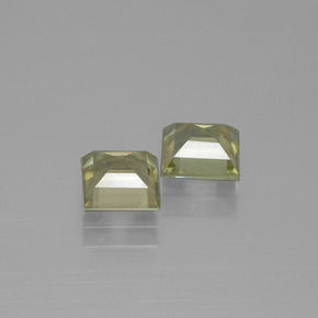 天然变色变色硬水铝石，方形，5.5×5.5毫米，VS