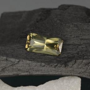 0.74克拉天然黄色变色石榴石，祖母绿式切割，7.1×3.6毫米，VS
